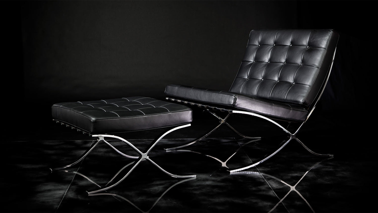 Barcelona armchair with leather or fabric upholstery
