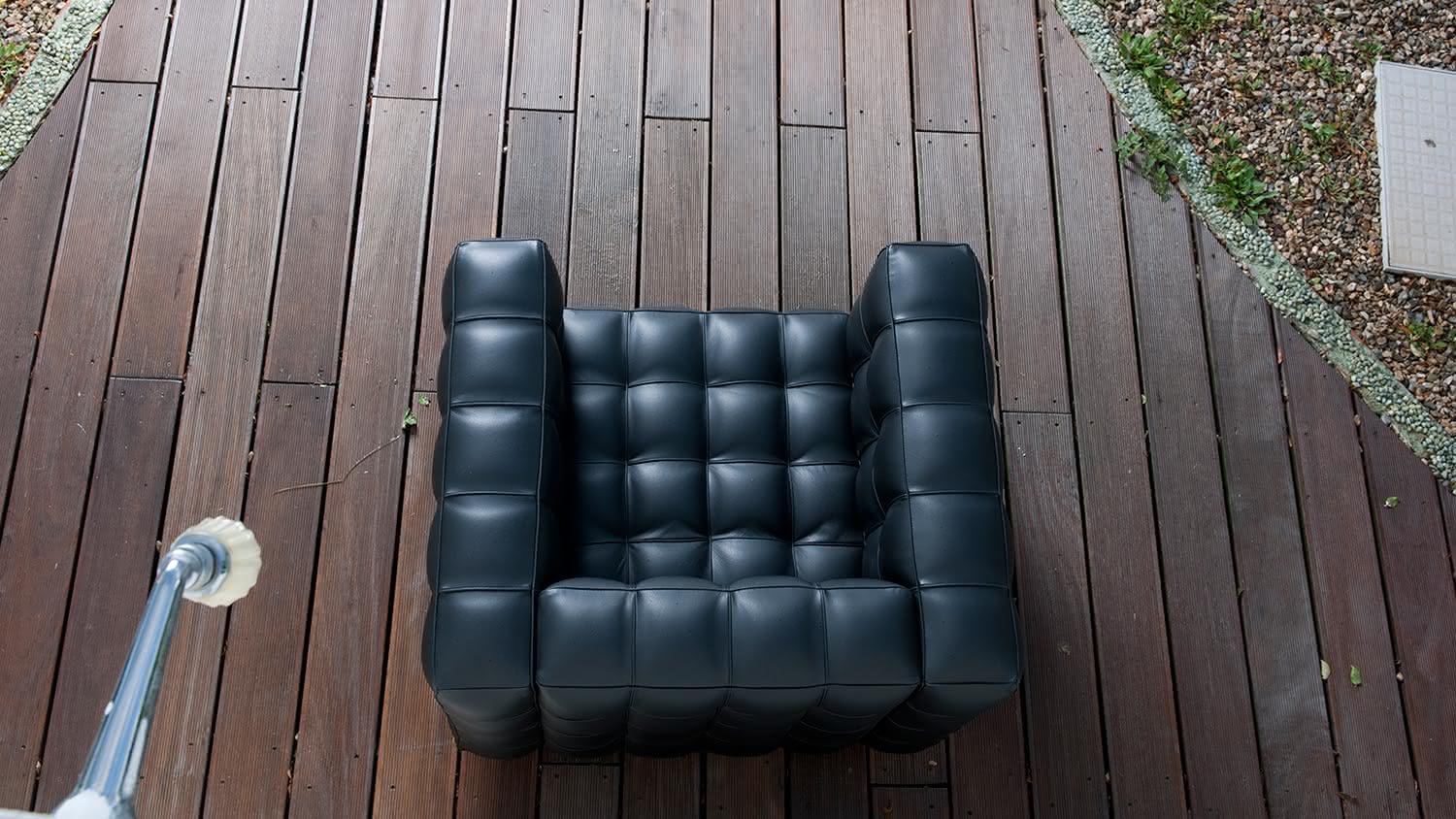 Kubus armchair with leather covering classic design