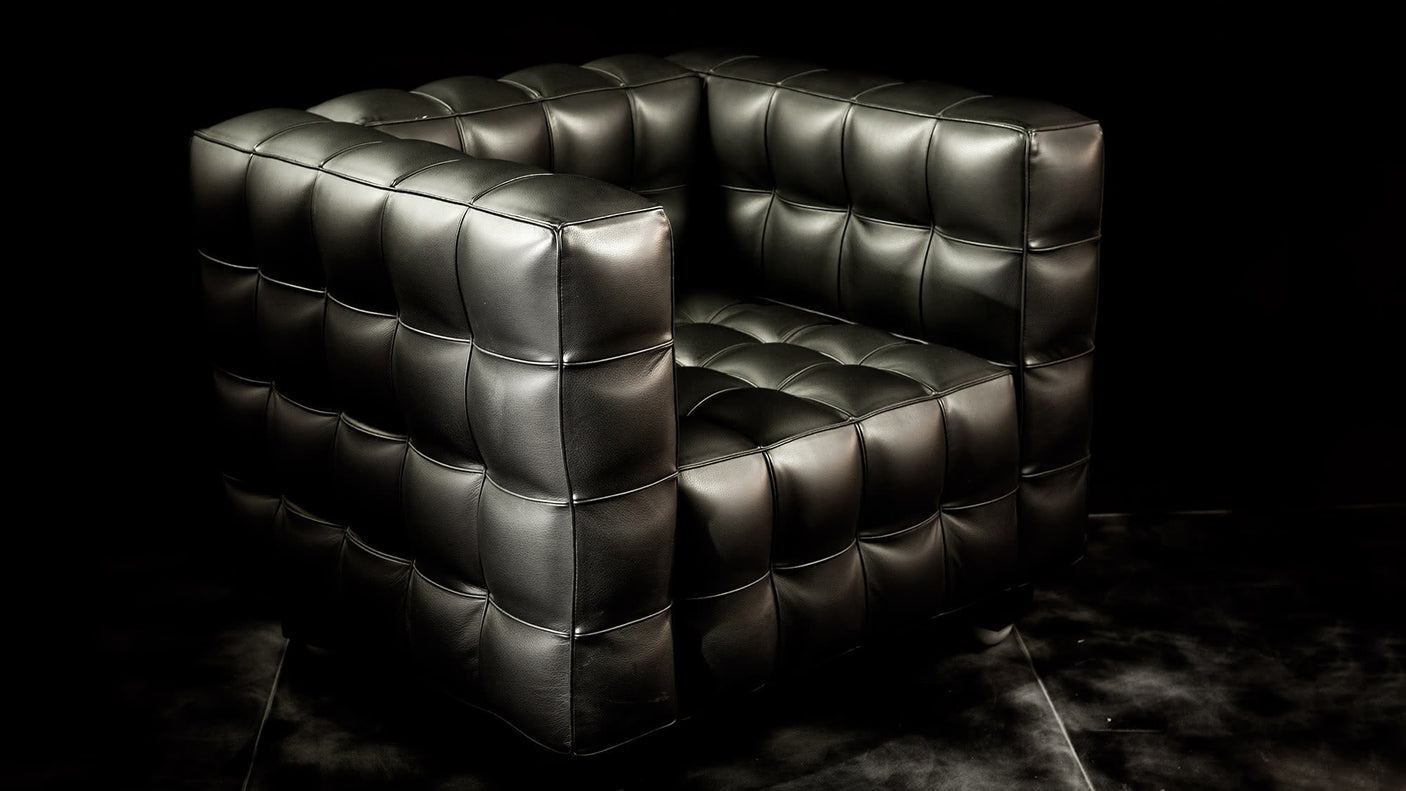 Kubus armchair with leather covering classic design