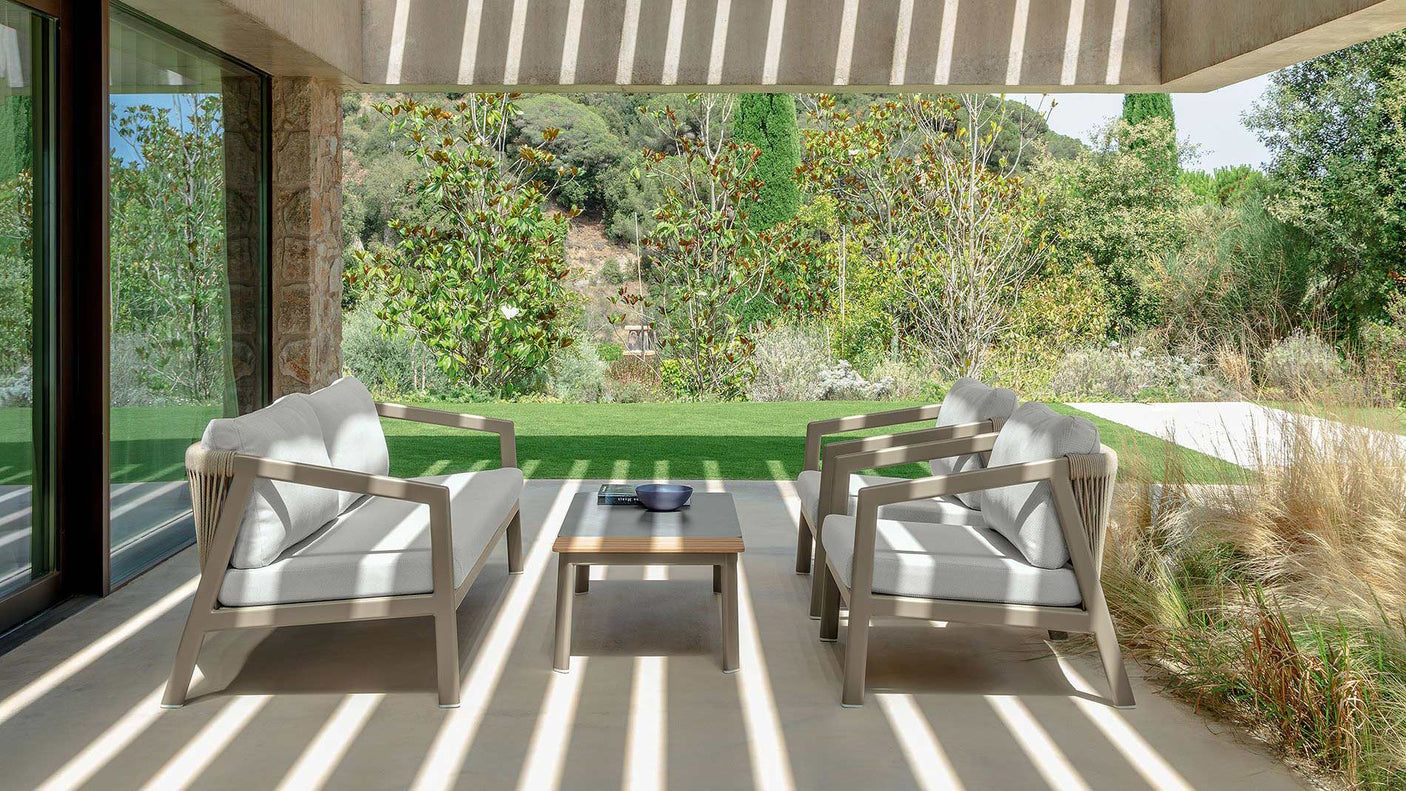 Nova set n. 1 sofa + n. 2 armchairs + n. 1 coffee table for outdoor use