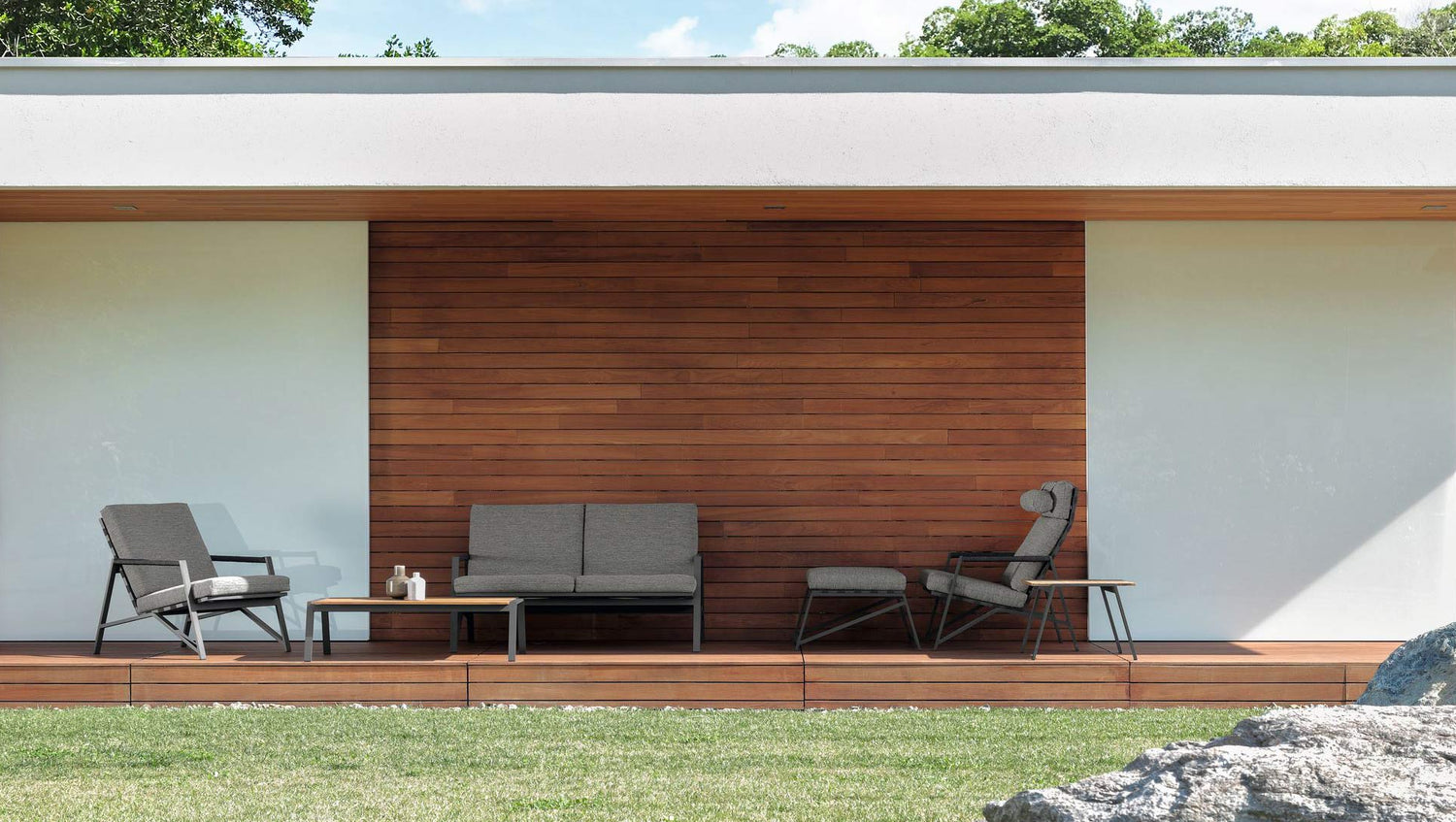 Cottage outdoor lounge armchair