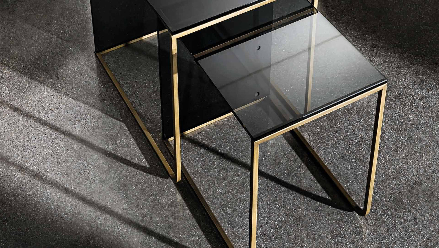 Nido coffee table design in glass and polished chrome 3