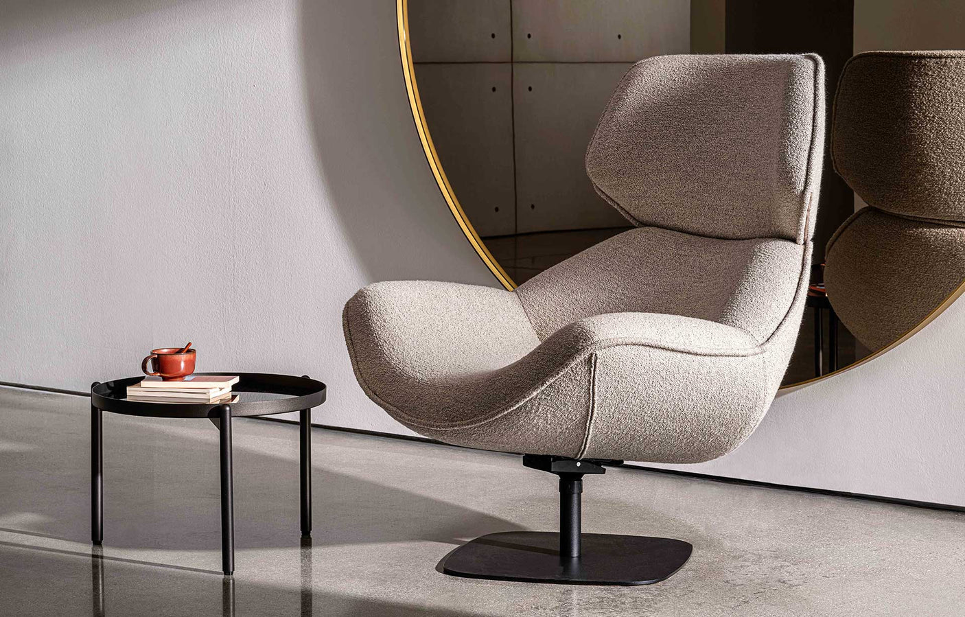 Alisia armchair with headrest