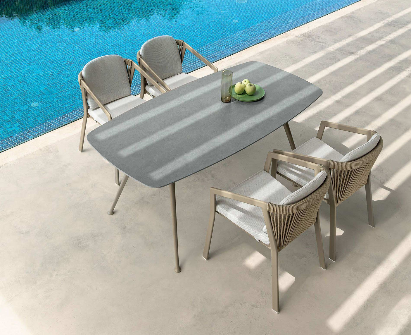 Nova table à manger pour l'extérieur