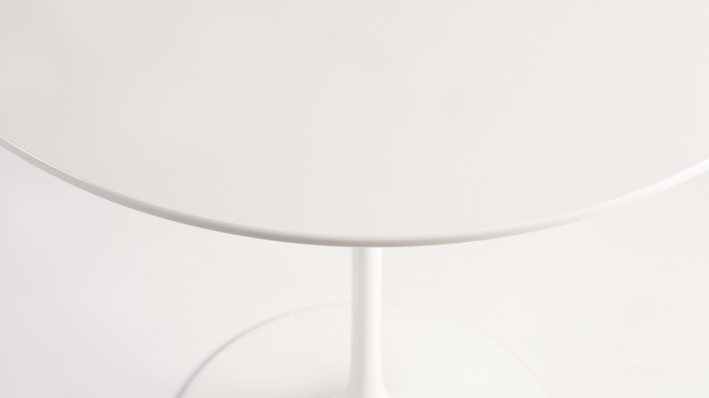 Tulip dining round table