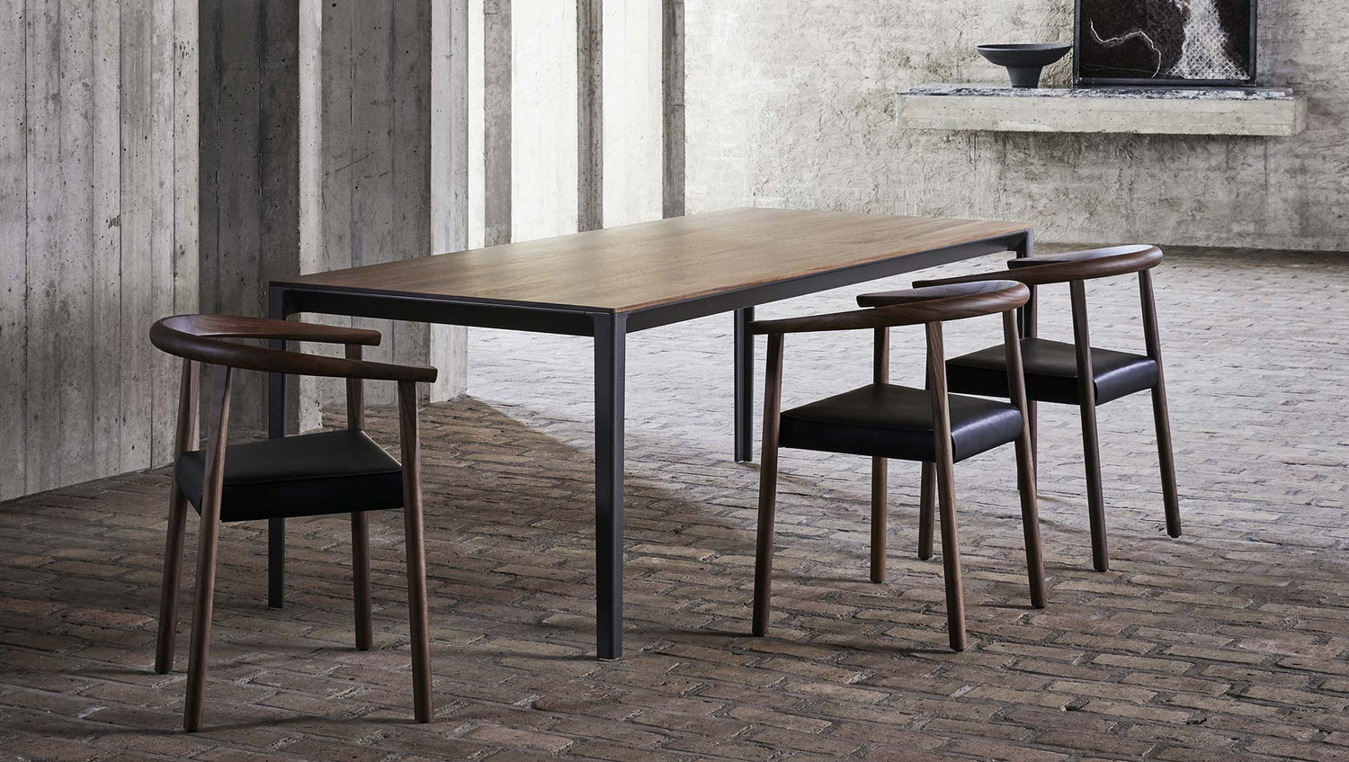 Satz von 4 Stühlen Tokio mit Holzrahmen