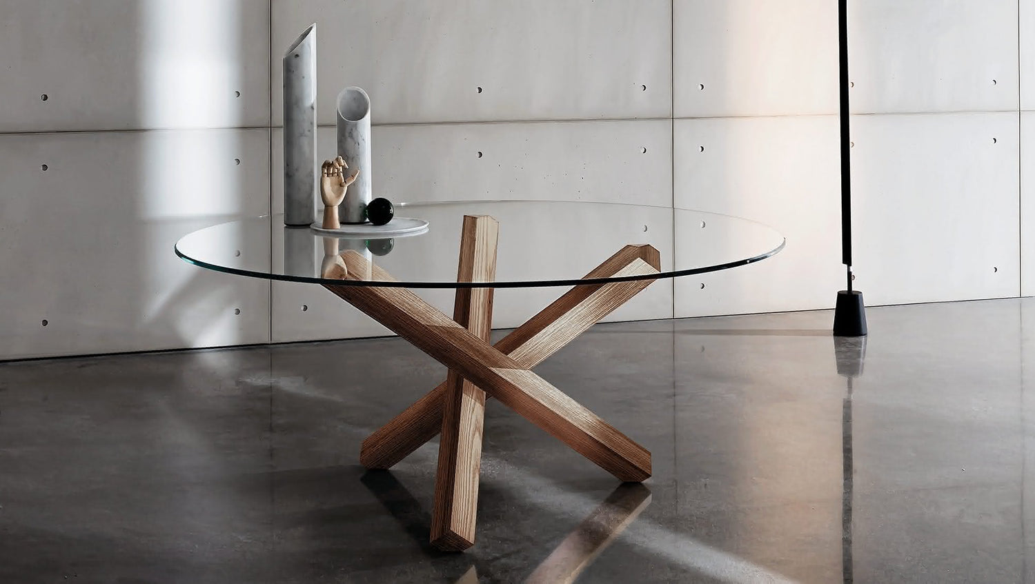 Aikido round dining table with glass top 2