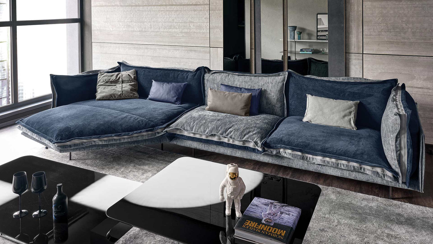 Auto-Reverse sofa by Giuseppe Viganò