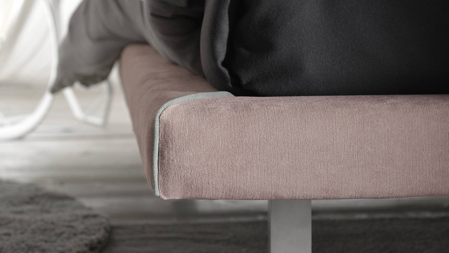 Lit CDI Collection King Bed 3