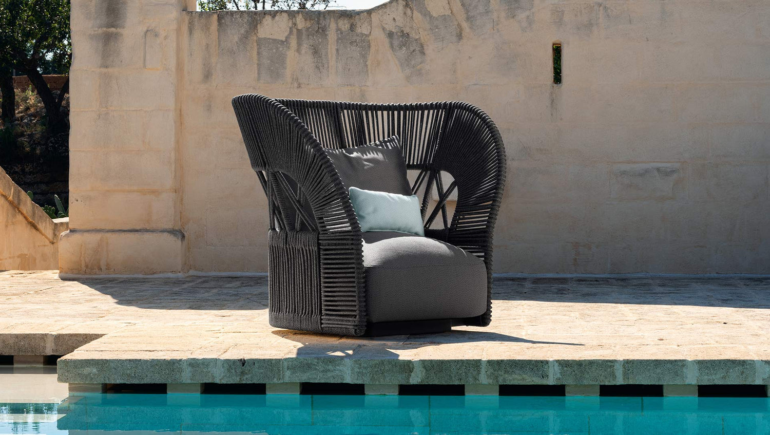 Cliff Déco outdoor lounge armchair