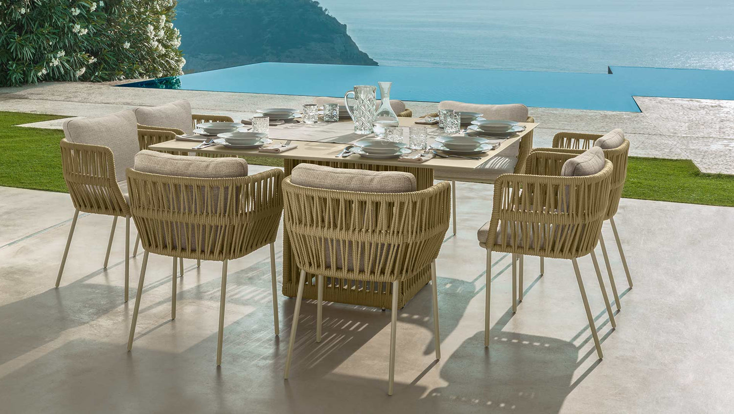 CLIFF OUTDOOR TABLE