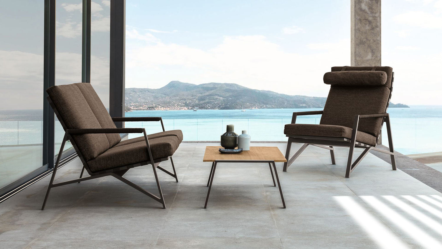 Cottage outdoor lounge armchair