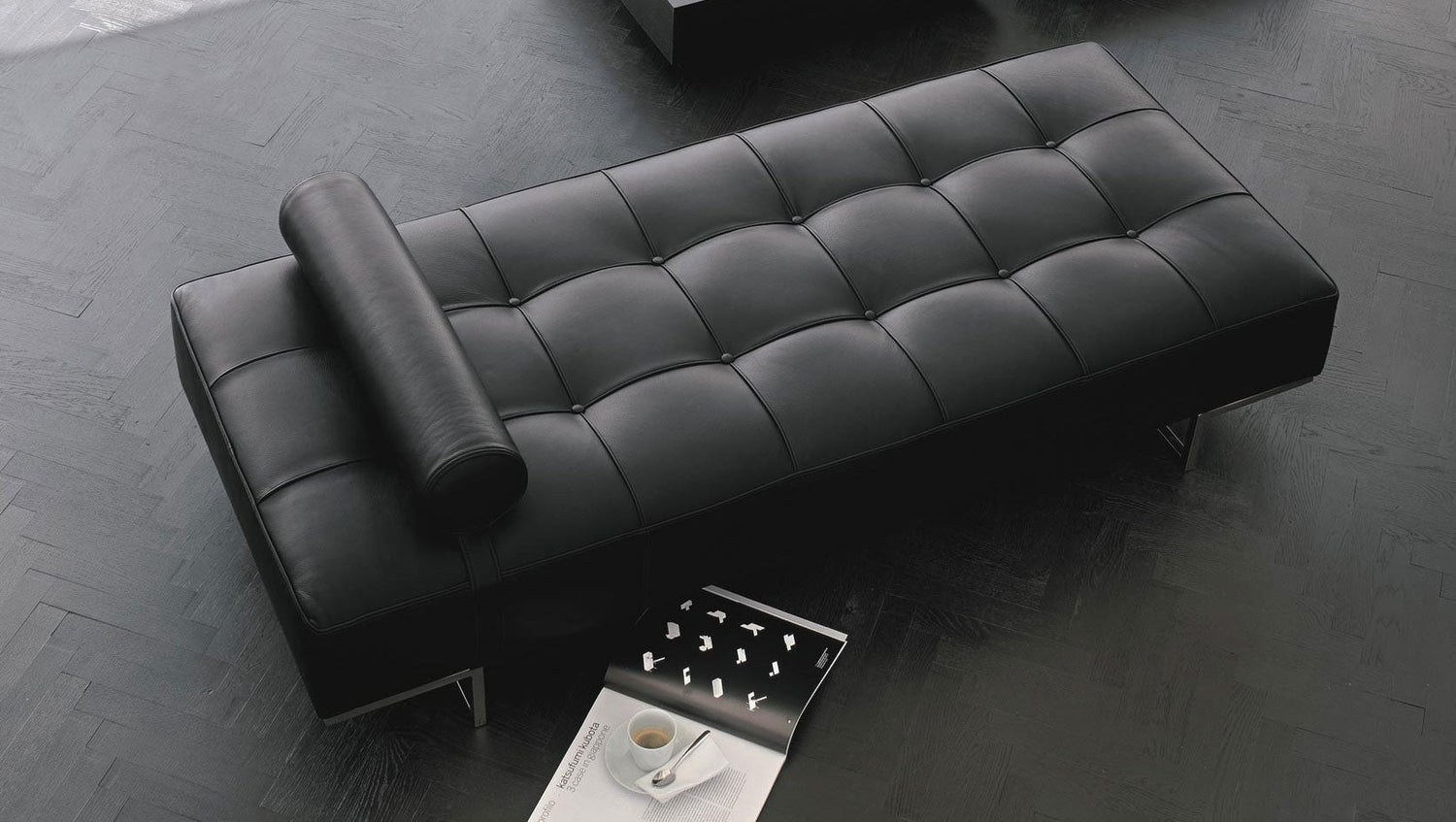 DREAMING TAGESBETT AUS STOFF ODER LEDER