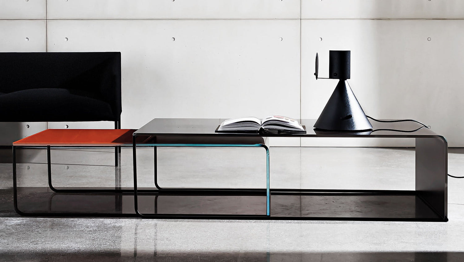 Nido coffee table design in glass and polished chrome 2