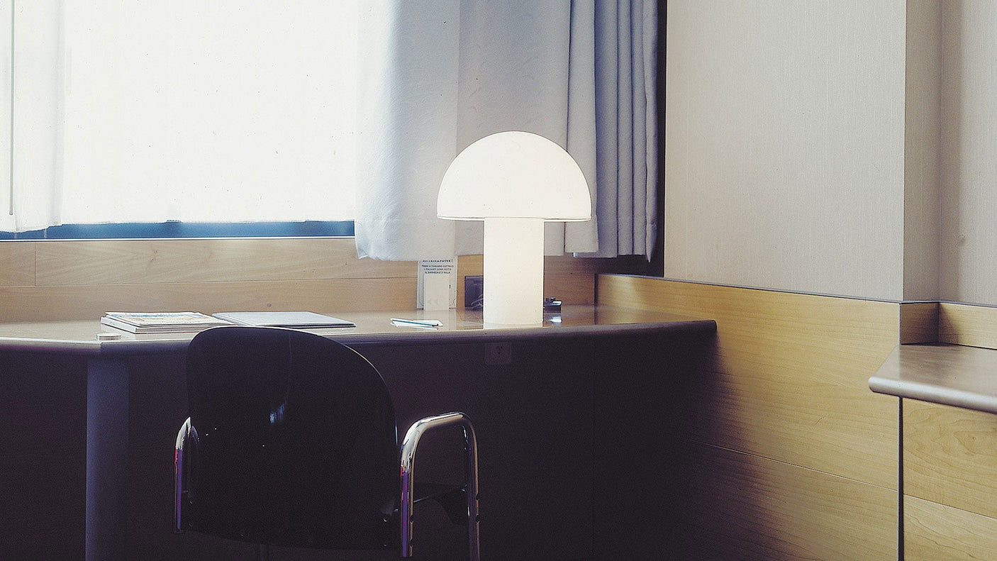 Onfale lampe de table by Artemide