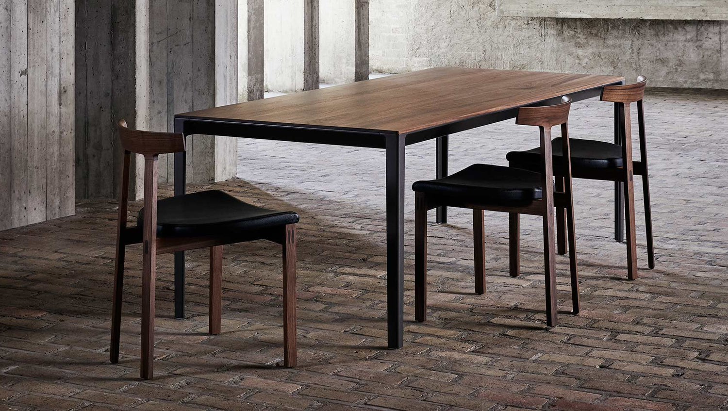 TORII chair with wooden frame - Design Made in Italy